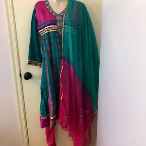Indian anarkail girl salwar kameez